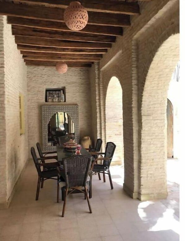 Outdoor dining