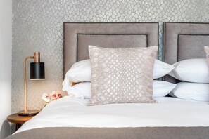 2 bedrooms, premium bedding, desk, soundproofing - Kensington Oasis Central London 2BR Private House - Near Harrods, Kensington Palace, and other London attractions (London)