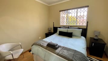 2 habitaciones, escritorio, tabla de planchar con plancha y wifi