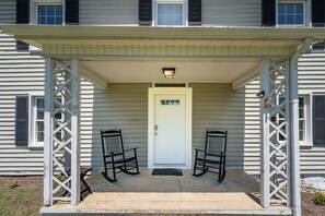 Exterior detail - JMU, Dog Friendly, Rec passes, Hiking! (Keezletown)