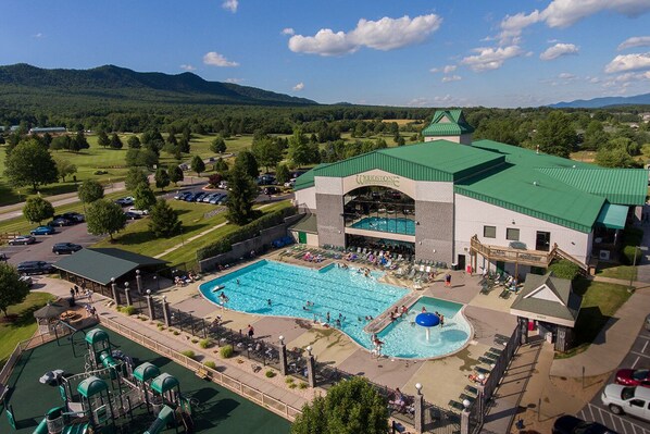 Pool - JMU, Dog Friendly, Rec passes, Hiking! (Keezletown)