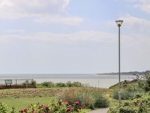 Cottage | Property grounds - Sunrise House (Lowestoft)