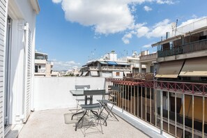 Exterior - Charming Balcony Escape in Kipseli (Athens)