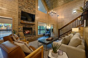 Smart TV, fireplace, video games, foosball - New! Peak-A-Boo Pines - Game Loft, Hot Tub, Fireplaces, Slide, Free Firewood! (Broken Bow)