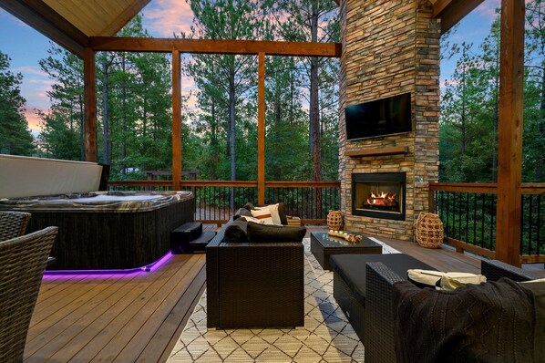 Property grounds - New! Peak-A-Boo Pines - Game Loft, Hot Tub, Fireplaces, Slide, Free Firewood! (Broken Bow)