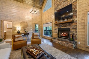 Smart TV, fireplace, video games, table football - New! Peak-A-Boo Pines - Game Loft, Hot Tub, Fireplaces, Slide, Free Firewood! (Broken Bow)