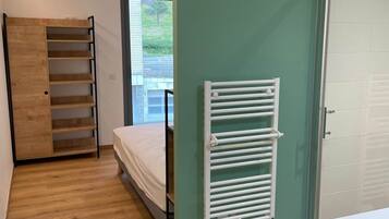 4 camere, ferro/asse da stiro, culla da viaggio, accesso a Internet