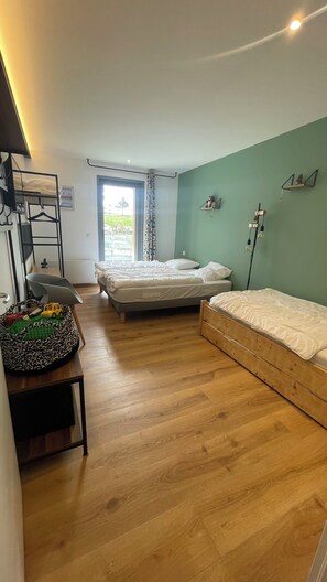 4 Schlafzimmer, Bügeleisen/Bügelbrett, Reisekinderbett, Internetzugang