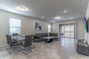 Hus (5473 Solterra) | Exteriör