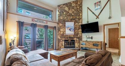 Keystone Condo Close to Mountain House Base Area w/ Shared Pool & Hot Tub!