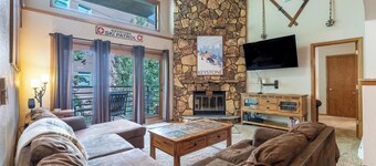 Keystone Condo Close to Mountain House Base Area w/ Shared Pool & Hot Tub!