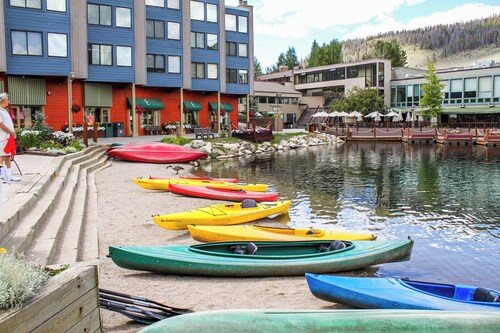 Keystone Condo Close to Mountain House Base Area w/ Shared Pool & Hot Tub!