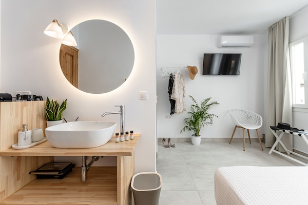 Roupas de cama antialérgicas, cortinas blackout, quartos à prova de som