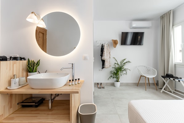 Literie hypoallergénique, rideaux occultants, chambres insonorisées