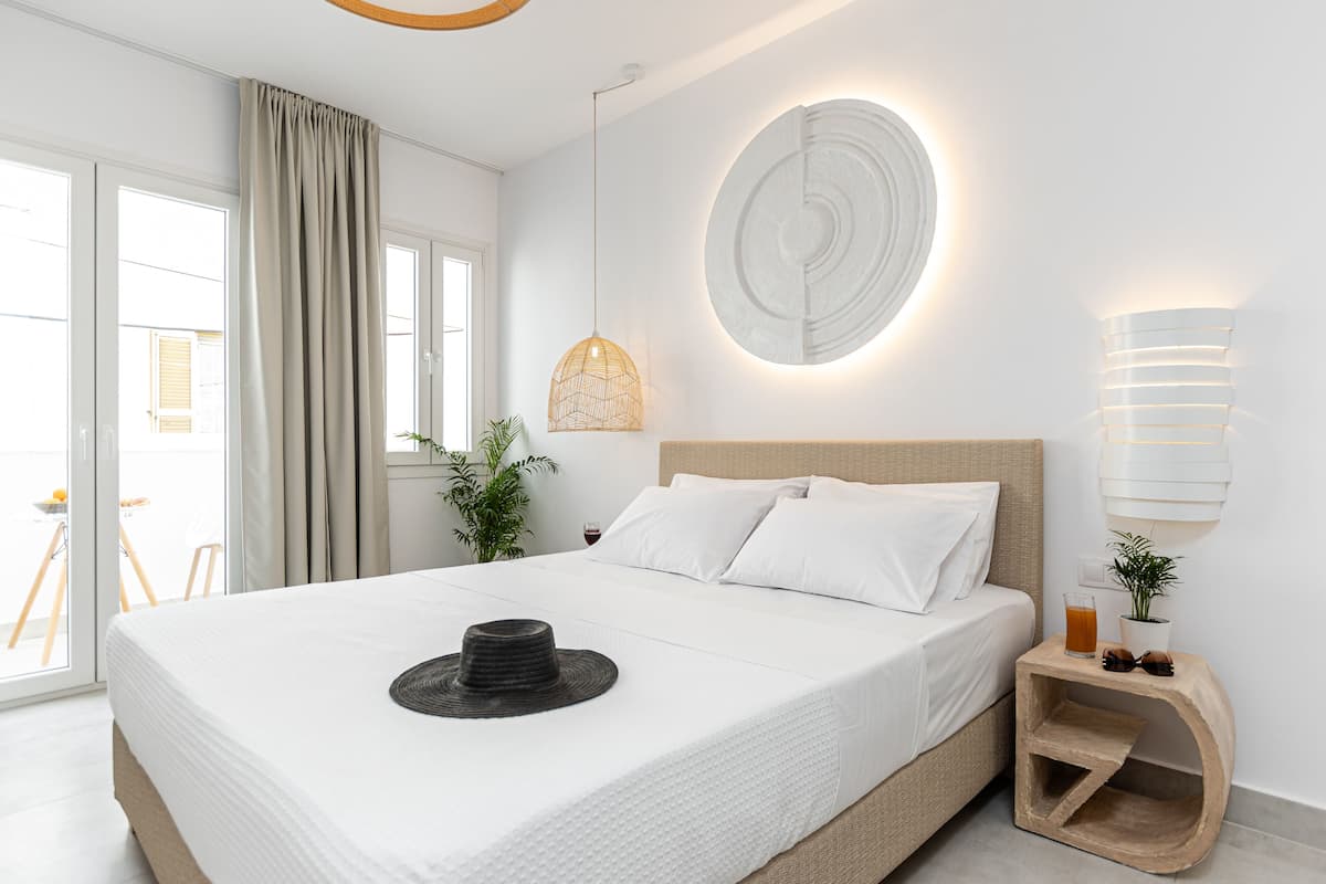 Deluxe Room | Hypo-allergenic bedding available, blackout drapes, soundproofing
