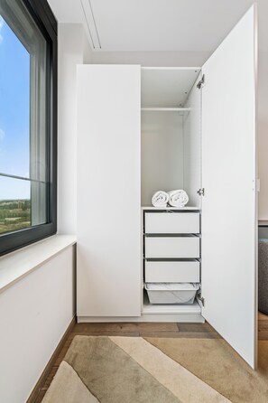 Room - Stylish Luxurious Apt w Pool & Gym ID214 (Luxembourg City)