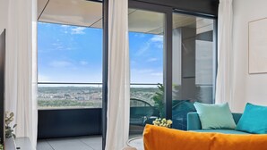 Apartment | Wohnbereich | 42-Zoll-Smart-TV mit Digitalempfang