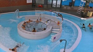 A swimming pool with a hot tub and a separate shallow area. - 4 bedroom house with garden near Lille  (Tourcoing)
