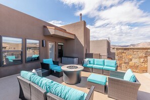 Terrace/patio - Huge 4BR + Loft Sleeps 28 w/ Arcade & Fire Pit (Saint George)