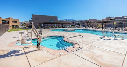 Triple R Getaway at The Ledges Golf Club *Resort Amenities Included*