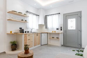 Comfort Studio Suite, Multiple Beds | Interior