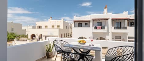 Suite familiar, 2 habitaciones, 2 baños | Restaurante al aire libre