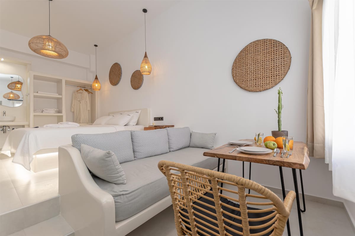 Comfort Studio Suite, 1 King Bed with Sofa bed