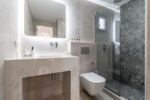 Superior Suite, Multiple Beds | Bathroom