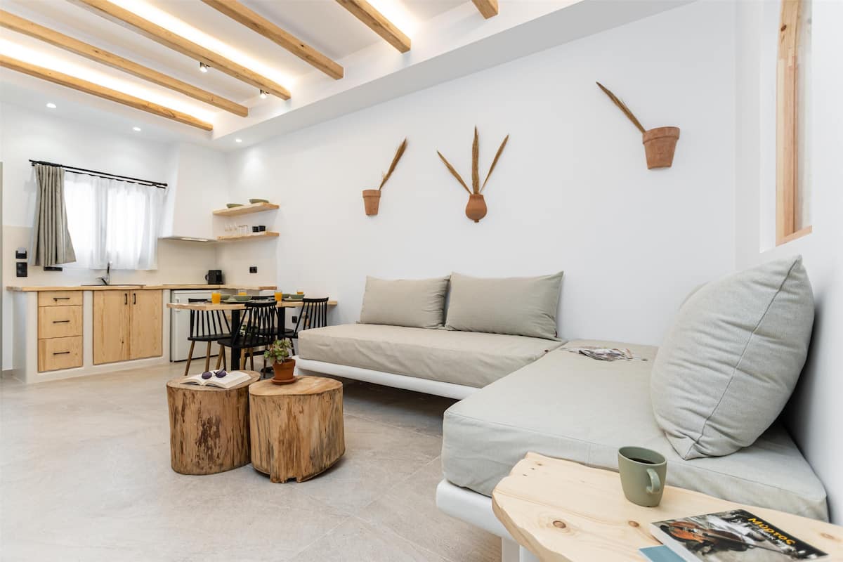 Superior Suite, Multiple Beds | Living area