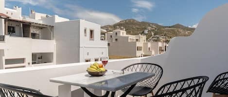 Family Suite, 2 Bedrooms, 2 Bathrooms | Outdoor dining
