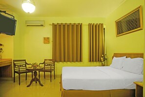 Family Suite | Laptop workspace, free WiFi, bed sheets - Collection O 92690 Hotel Limas (Palembang)