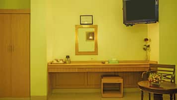 Laptop workspace, free WiFi, bed sheets