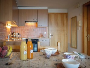 Réfrigérateur, micro-ondes, four, grille-pain