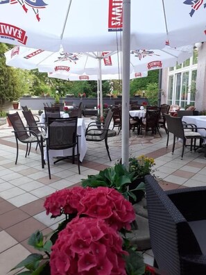 Outdoor dining - Hotel Hutnik (Stalowa Wola)