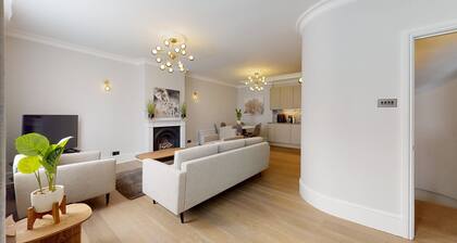 Amazing Newly Refurbished Mews House