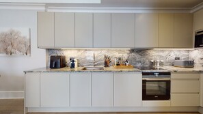 Private kitchen - Amazing Newly Refurbished Mews House (London)