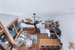 Frigorífico, horno, placa de cocina y cafetera o tetera