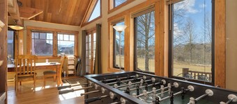 Family & pet friendly 3 bedroom rental w/private hot tub