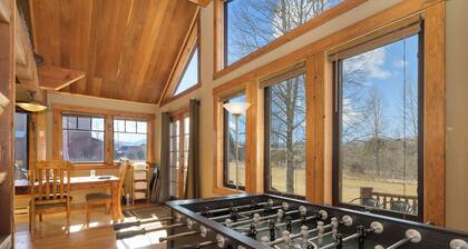 Family & pet friendly 3 bedroom rental w/private hot tub