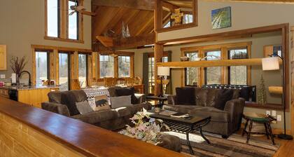 Family & pet friendly 3 bedroom rental w/private hot tub