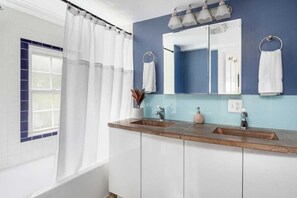 Vasca, asciugacapelli, asciugamani