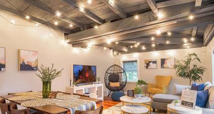 *1710 Historic Downtown 2BR |Salem+Witch Trials