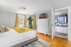 2 bedrooms, desk, iron/ironing board, travel cot