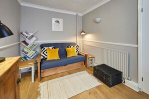 TV, bøker og kontorer