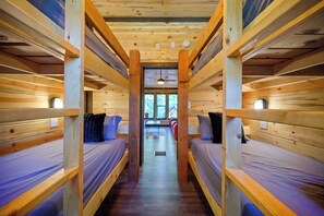 3 chambres, lit parapluie, accès Internet, draps fournis