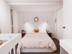 2 bedrooms, desk, free WiFi, bed sheets