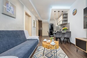 Apartemen, 1 kamar tidur, balkon | Ruang keluarga