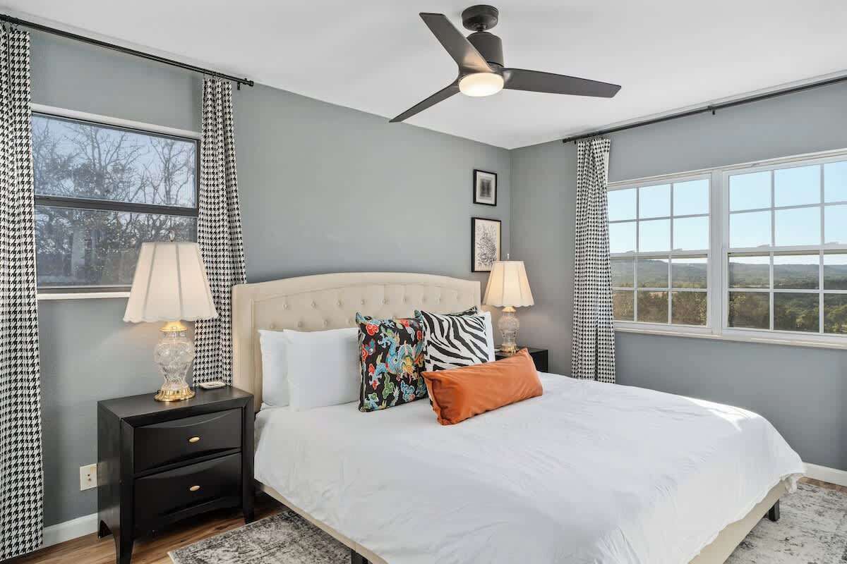 3 bedrooms, iron/ironing board, free WiFi, bed sheets