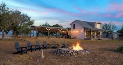 Hochland Haus Hill Country Views
