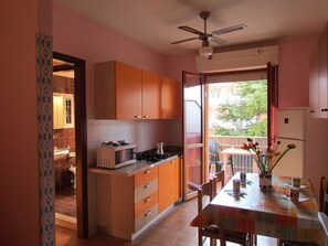 Estudio, balcón | Interior